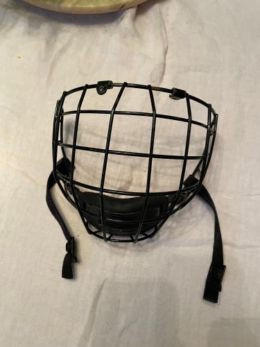 Black hockey cage CCM 580