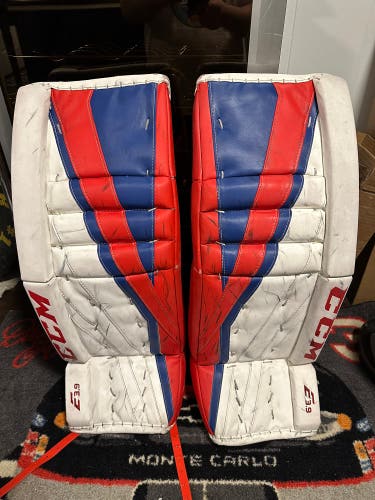 CCM extreme flex 3.9 goalie leg pads