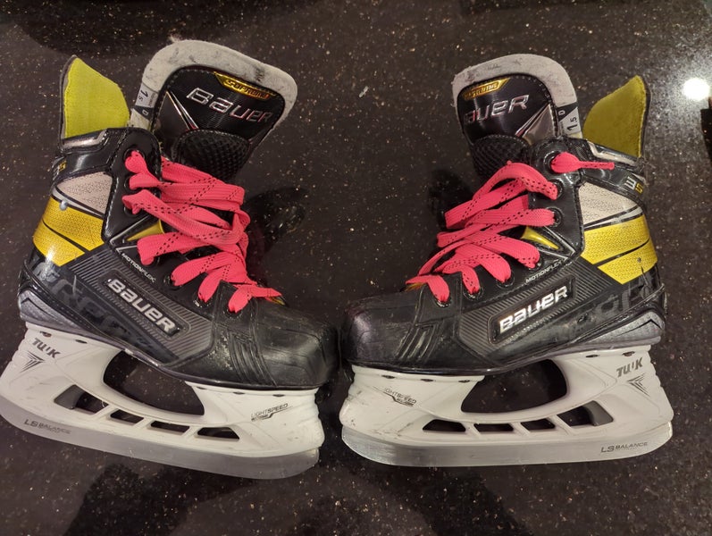 Junior Used Bauer Supreme 3S Hockey Skates Regular Width Size 1.5