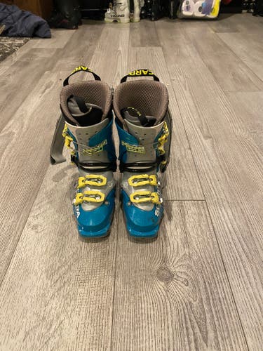 Used Women's Alpine Touring Boots