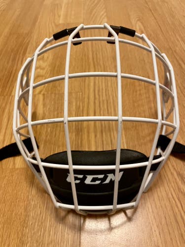 CCM FM580 Cage - Medium -Used