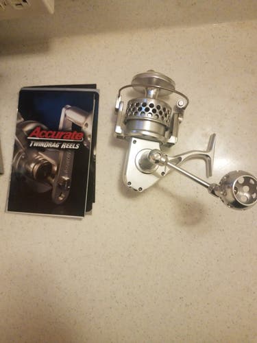 Accurate Spinning reel Sr-30L