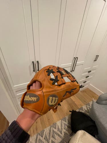 Used Infield 11.5" A2000 Baseball Glove