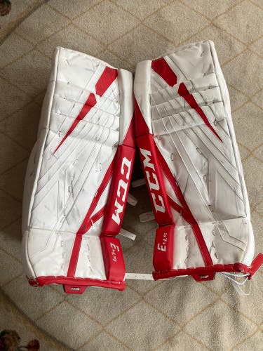 31" CCM Extreme flex 4.9 Goalie Leg Pads