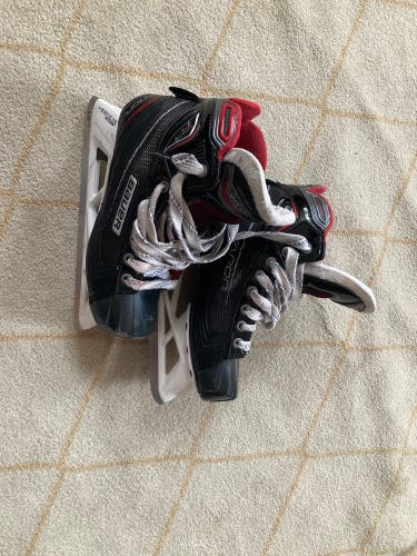 Used Bauer Regular Width Size 4.5 vapor x900 Hockey Goalie Skates