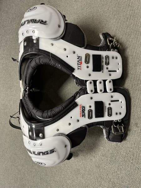 アメフト　ショルダーパッド　TITAN PRO small size アメフト ショルダーパッド TITAN PRO small size Rawlings