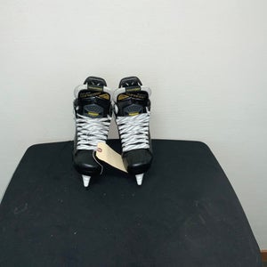 Junior New Bauer Supreme 2S Pro Hockey Skates Regular Width Size 4