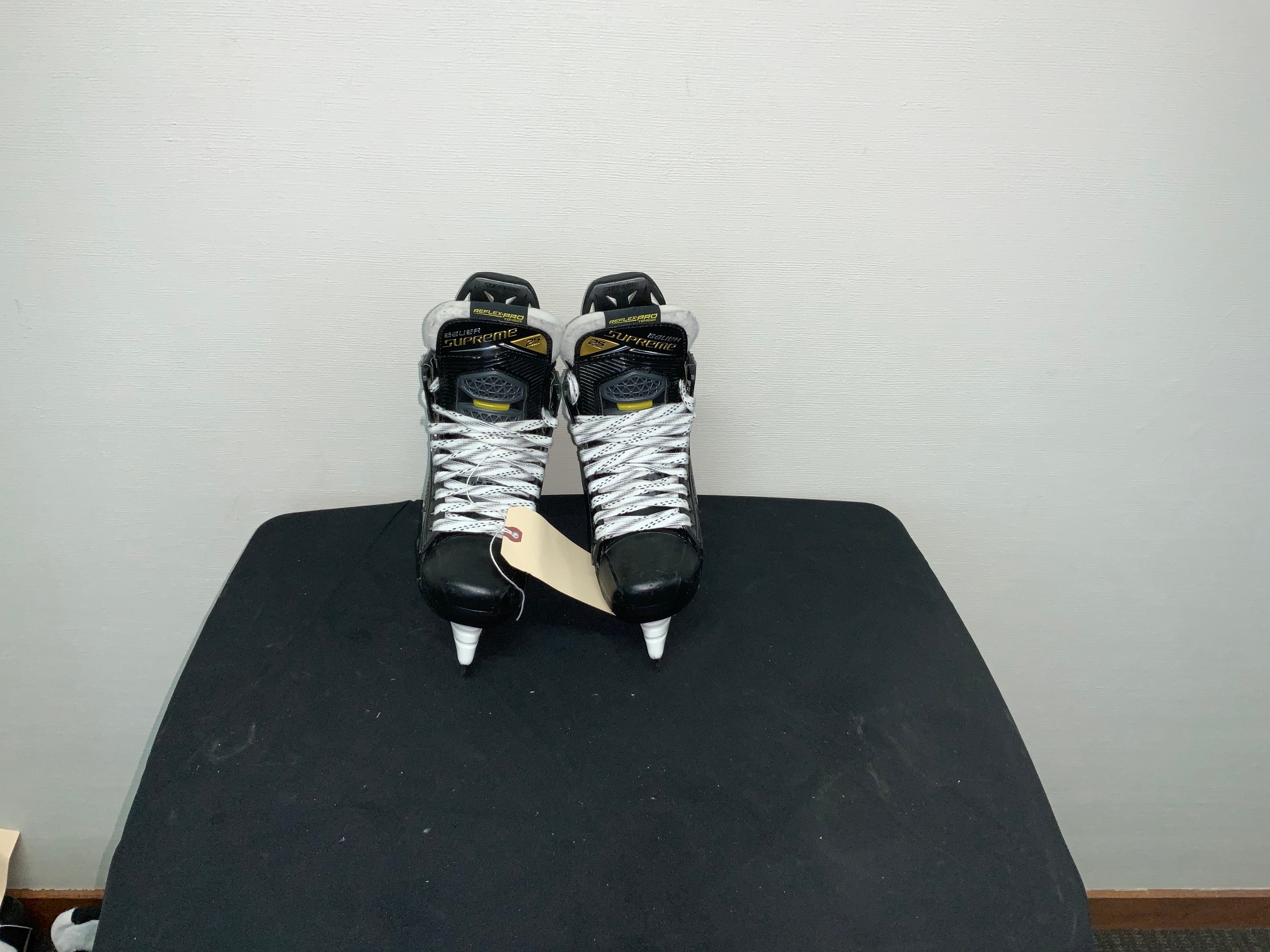 Junior New Bauer Supreme 2S Pro Hockey Skates Regular Width Size 4.5