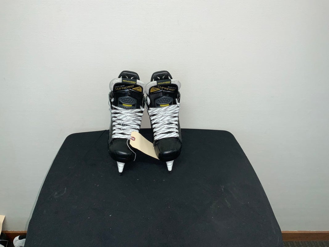 Junior New Bauer Supreme 2S Pro Hockey Skates Regular Width Size 4.5