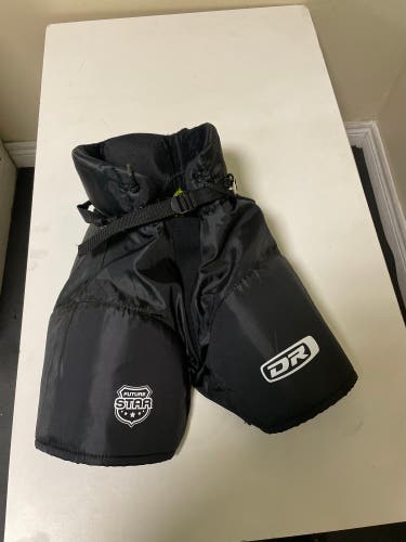 DR future Star Hockey Pants Youth L, Used