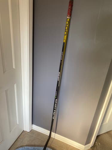 Senior Right Handed P92 Pro Stock Vapor Hyperlite Hockey Stick