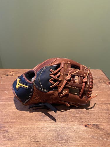 Infield 11.5" Classic Pro Soft Baseball Glove