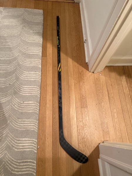 Senior Right Handed P28 Super Tacks AS4 Pro Hockey Stick