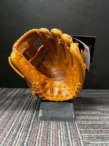 News Wilson 11.5" A2000 DP15 Baseball Glove