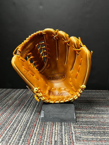 New Wilson RHT PF89 11.5" A2000 Baseball Glove