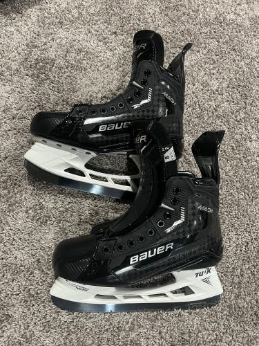 New Bauer Regular Width  Size 8 Supreme Mach Hockey Skates