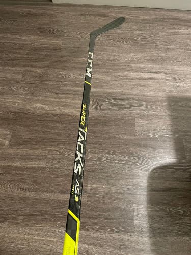 CCM Super Tacks AS3 Pro Stick 65 Flex RH P28