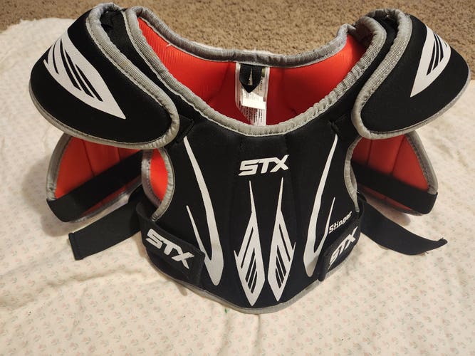 STX Stinger lacrosse Shoulder Pads Small/ Great Condition