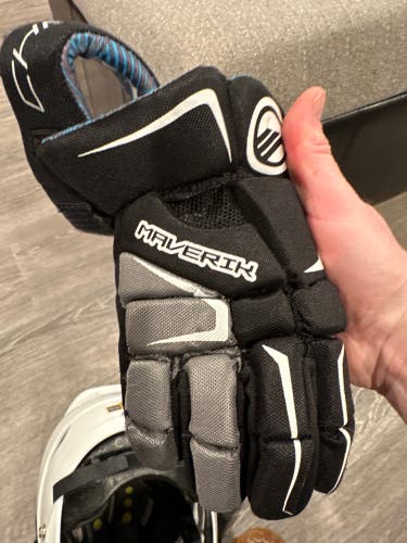 Maverick lacross gloves extra small