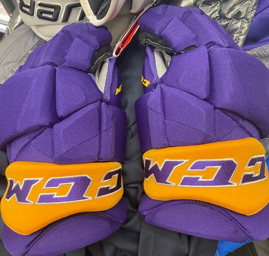 Brand New Retro LA Kings CCM Jetspeed FT1 Gloves 14" Pro Stock