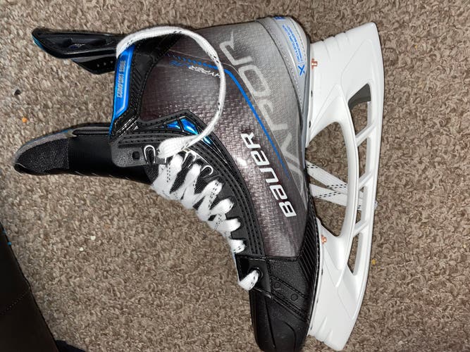 New Bauer Regular Width Pro Stock Size 8.5 Vapor Hyperlite Hockey Skates