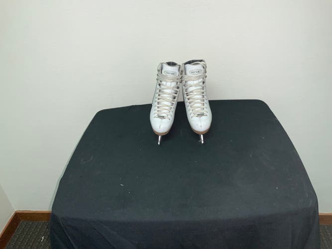 Used Riedell Riedell stride Figure Skates Size 1.5