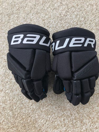 New Bauer Gloves mismatched one 8" one 9", hardly noticeable difference