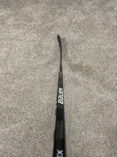 Senior Right Handed P28  Vapor Hyperlite Hockey Stick