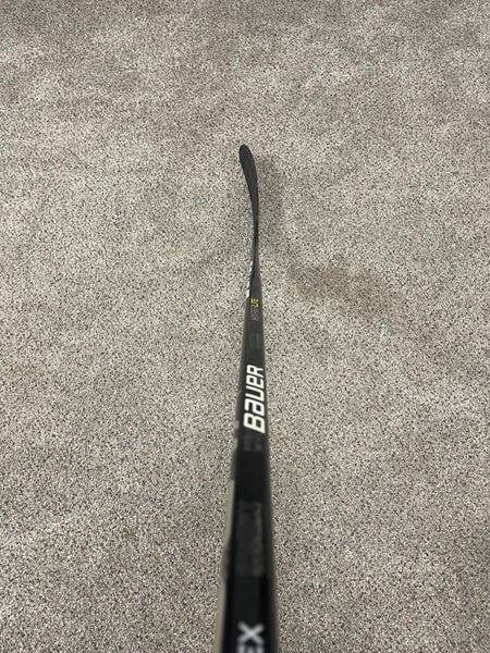 Senior Right Handed P28 Vapor Hyperlite Hockey Stick