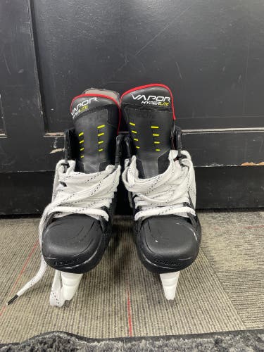 Used Bauer Size 6.5 Vapor Hyperlite Hockey Skates