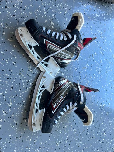 Used CCM Regular Width Size 2.5 JetSpeed FT460 Hockey Skates