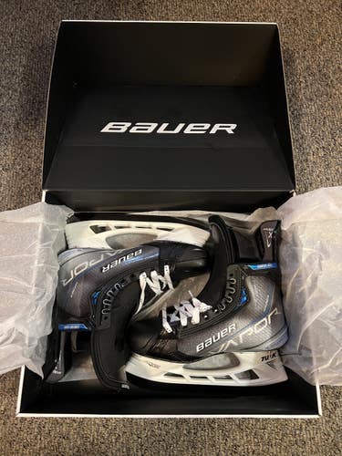 Senior New Bauer Vapor Hyperlite Hockey Skates Regular Width Size 8
