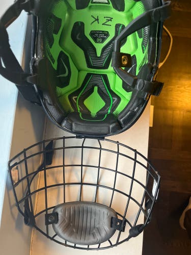 Used Medium Bauer Hyperlite Helmet