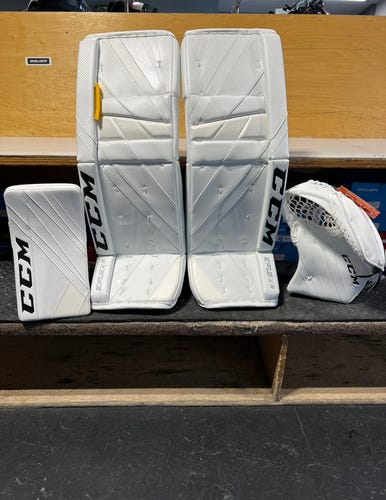 New 33" CCM Regular Eflex 5 Goalie Full Set