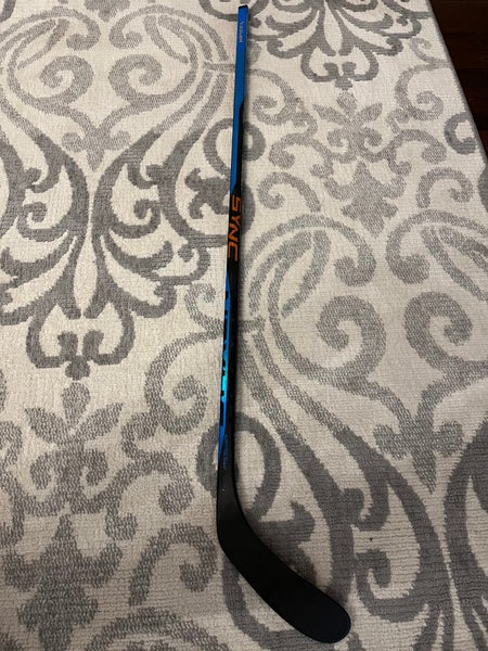 Senior Right Handed P28 Nexus Sync Hockey Stick