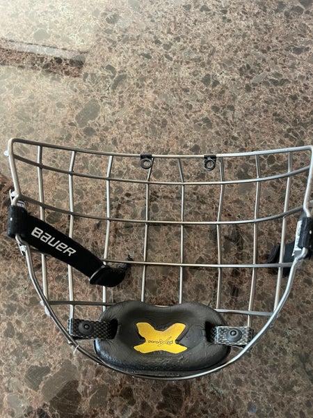 Used Medium Bauer Re-Akt Cage Full Cage