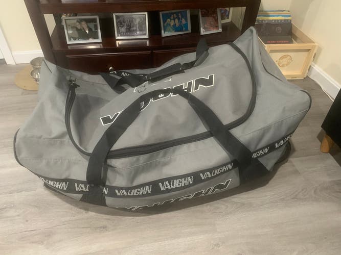 Used Vaughn 9400 ice hockey goalie three wheeled bag senior 43" gray