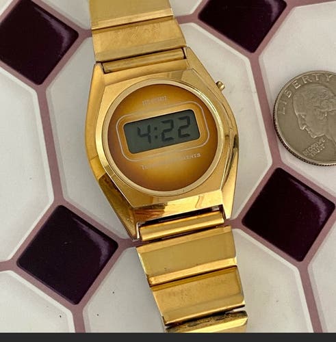 Vintage 70’s Texas Instruments LCD digital watch (must Go)