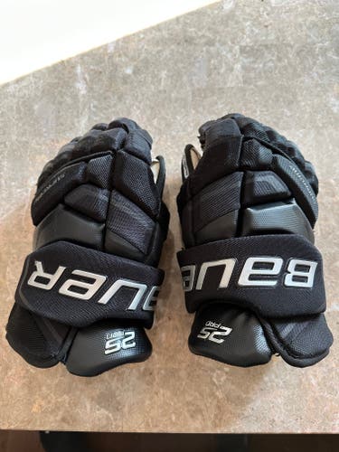 Used Bauer Supreme 2S Pro Gloves 14" - BK