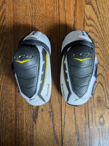 Used Small CCM Tacks 4052 Elbow Pads