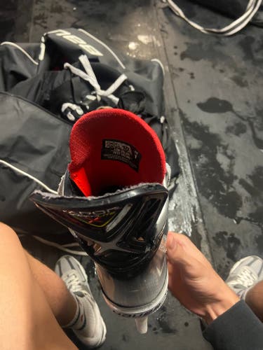 Used Bauer  Size 10 Vapor Hyperlite Hockey Skates