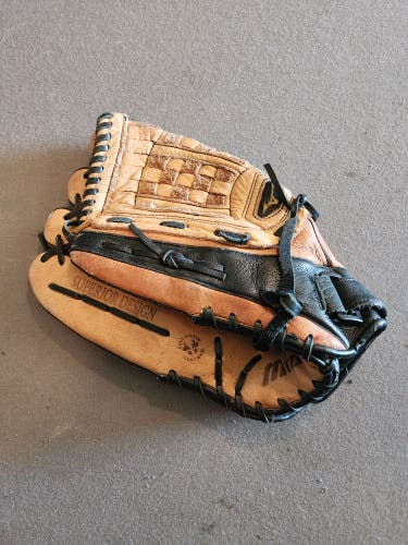 Used Mizuno Left Hand Throw Outfield Baseball Glove 14"