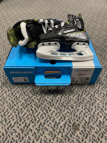 Bauer Vapor 3X Youth size 11.5 D width skate