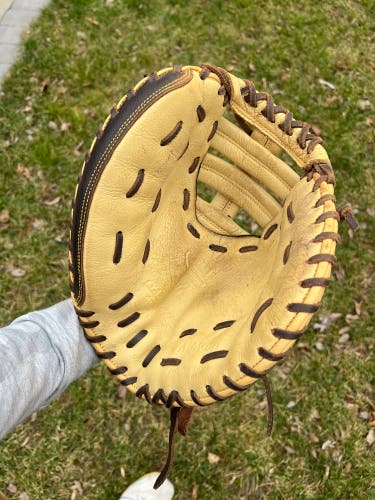Akadema Fastpitch Catchers Mitt 34”