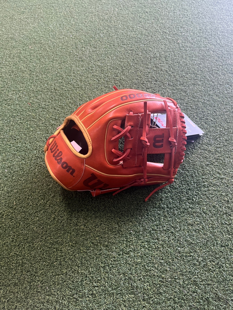 Wilson A2000 College World Series Claim Jumper Infield 11.5" A2000 Baseball Glove