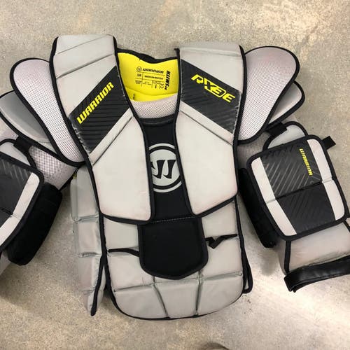 Used Senior Warrior Ritual X3 E Hockey Goalie Chest Protector (Size: Medium)
