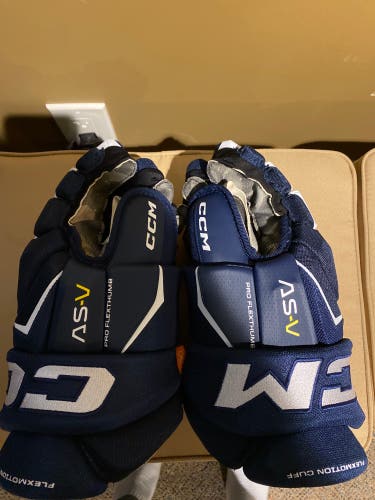 Ccm As-v Gloves