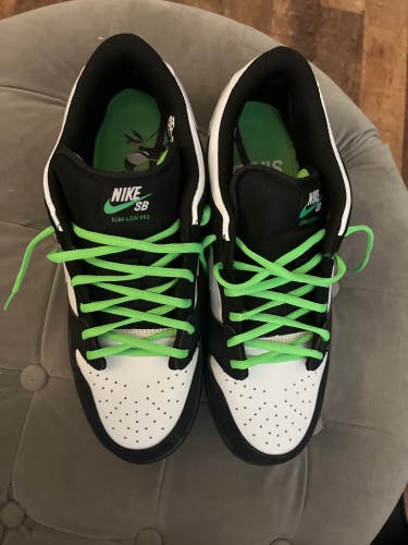 Men's Size 12.5 (Women's 13.5) Nike Dunk SB Shoes