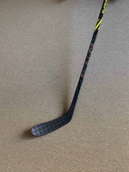 Senior Right Handed P28 Super Tacks AS4 Pro Hockey Stick