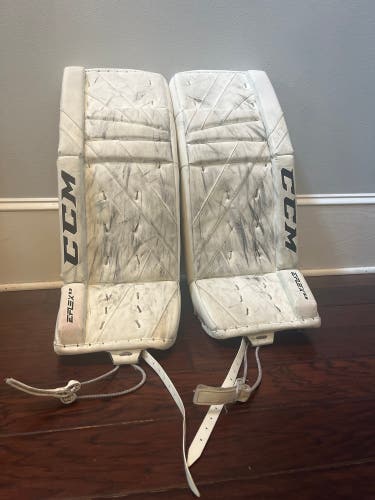 31" CCM  Eflex 5.9 Goalie Leg Pads